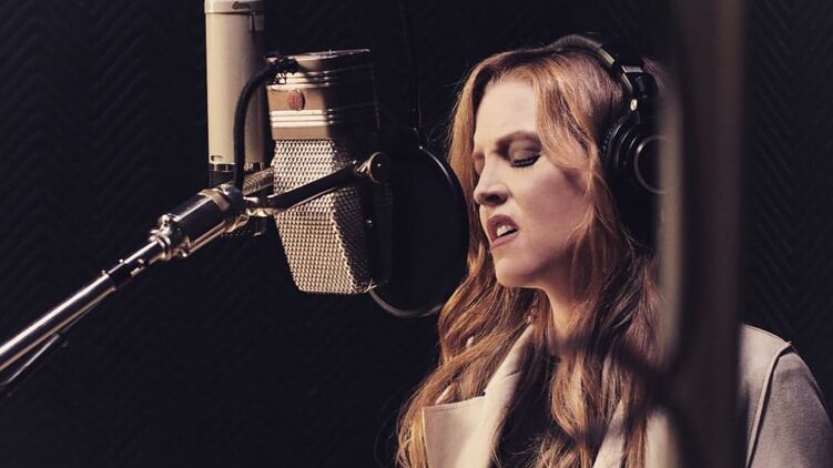Ліза Марі Преслі була співачкою, як і її батько. Фото: instagram/lisampresley