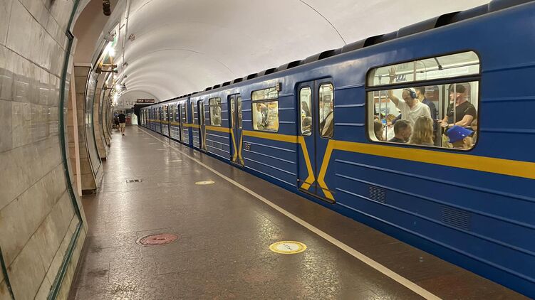 Поезда ездят только в подземных станциях. Фото: facebook.com/kyivmetro