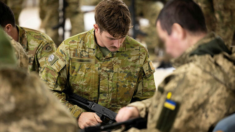 Получить выплату смогут и семьи погибших ветеранов. Фото: facebook/GeneralStaff.ua