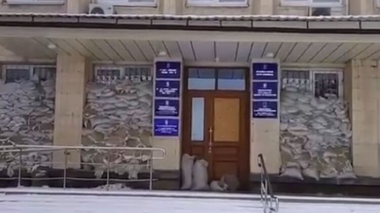 Усі підрозділи мерії працюють не у будівлі міськради. Скріншот із відео