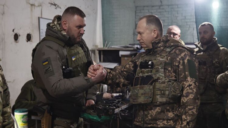 У NYT проаналізували, чому голова Сухопутних військ Сирський двічі приїжджав до Бахмуту. Фото: Facebook