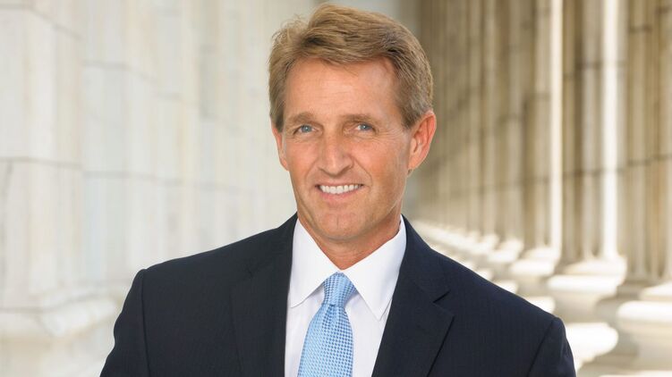 Флейку придется объясняться из-за поездки Милли. Фото: facebook.com/senatorjeffflake