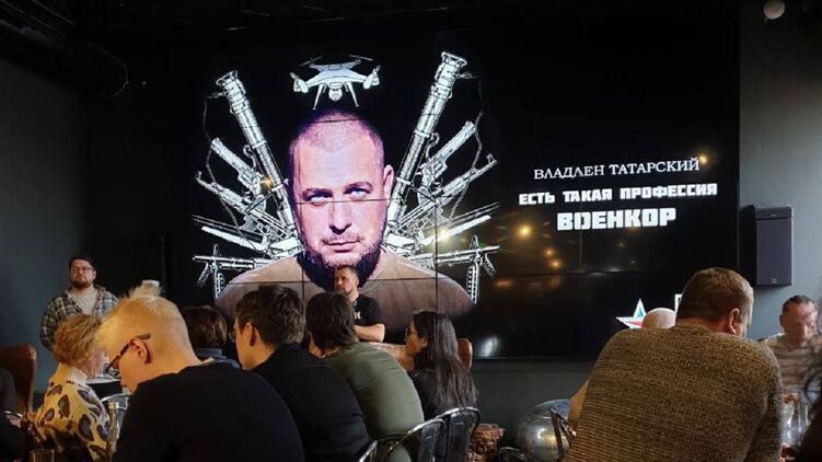 Фото из кафе в Питере, где проводил встречу с читателями российский военкор Татарский