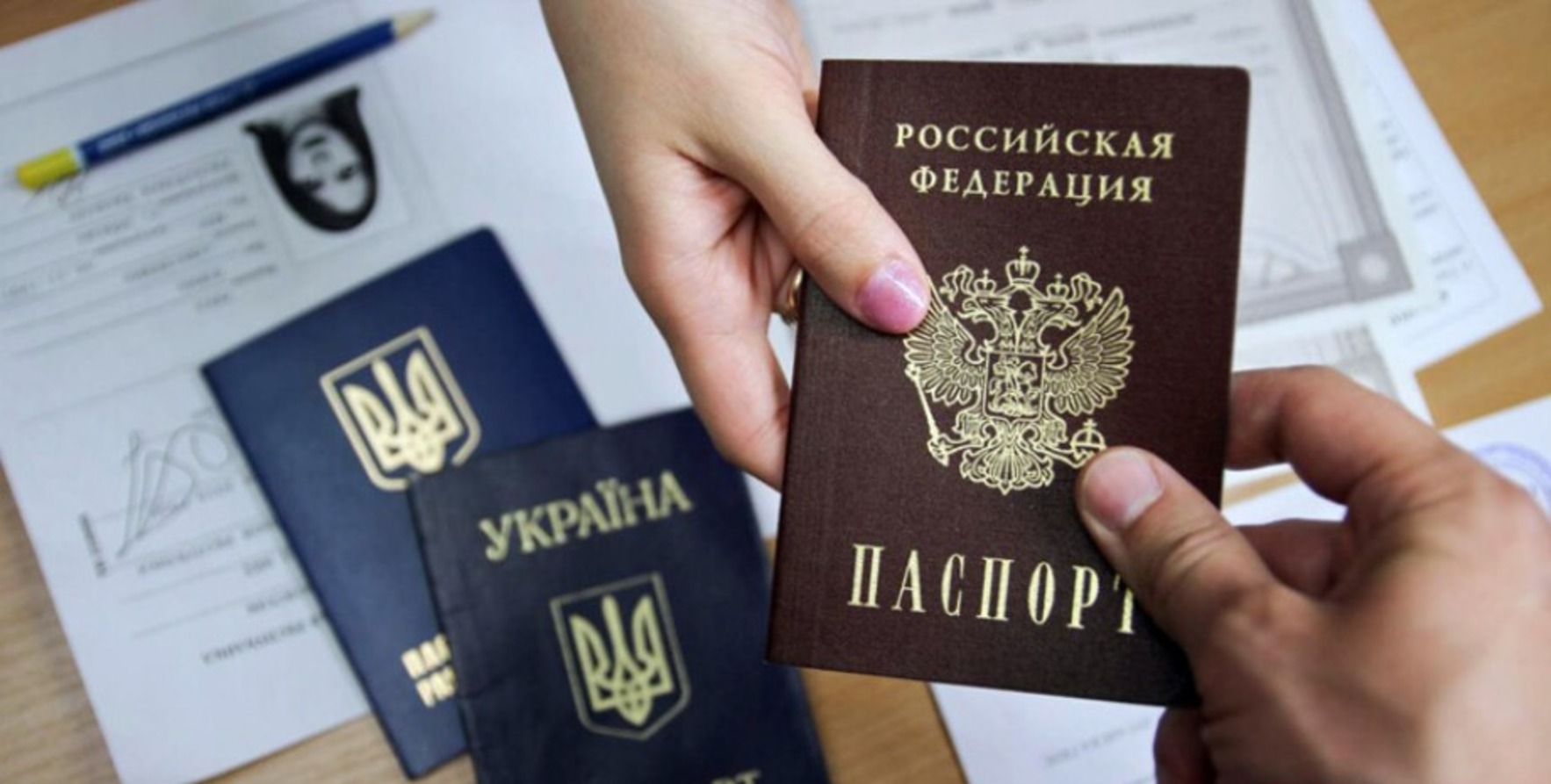 Сколько паспортов РФ выдала на захваченных территориях
