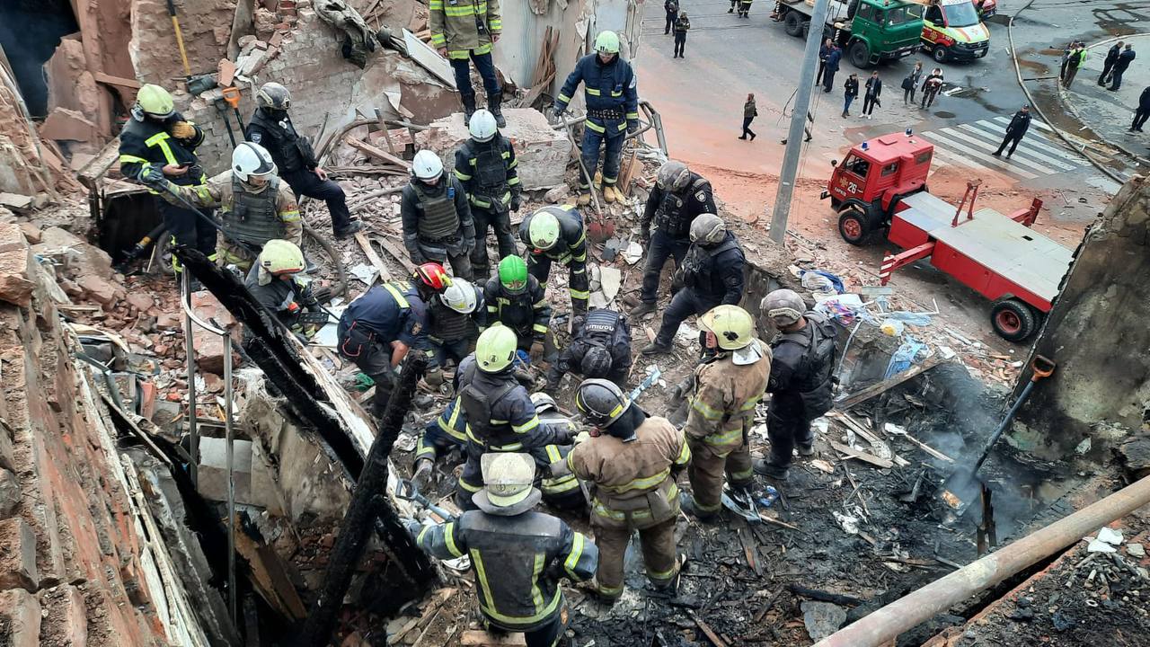 Харків після удару РФ. Фото ДСНС