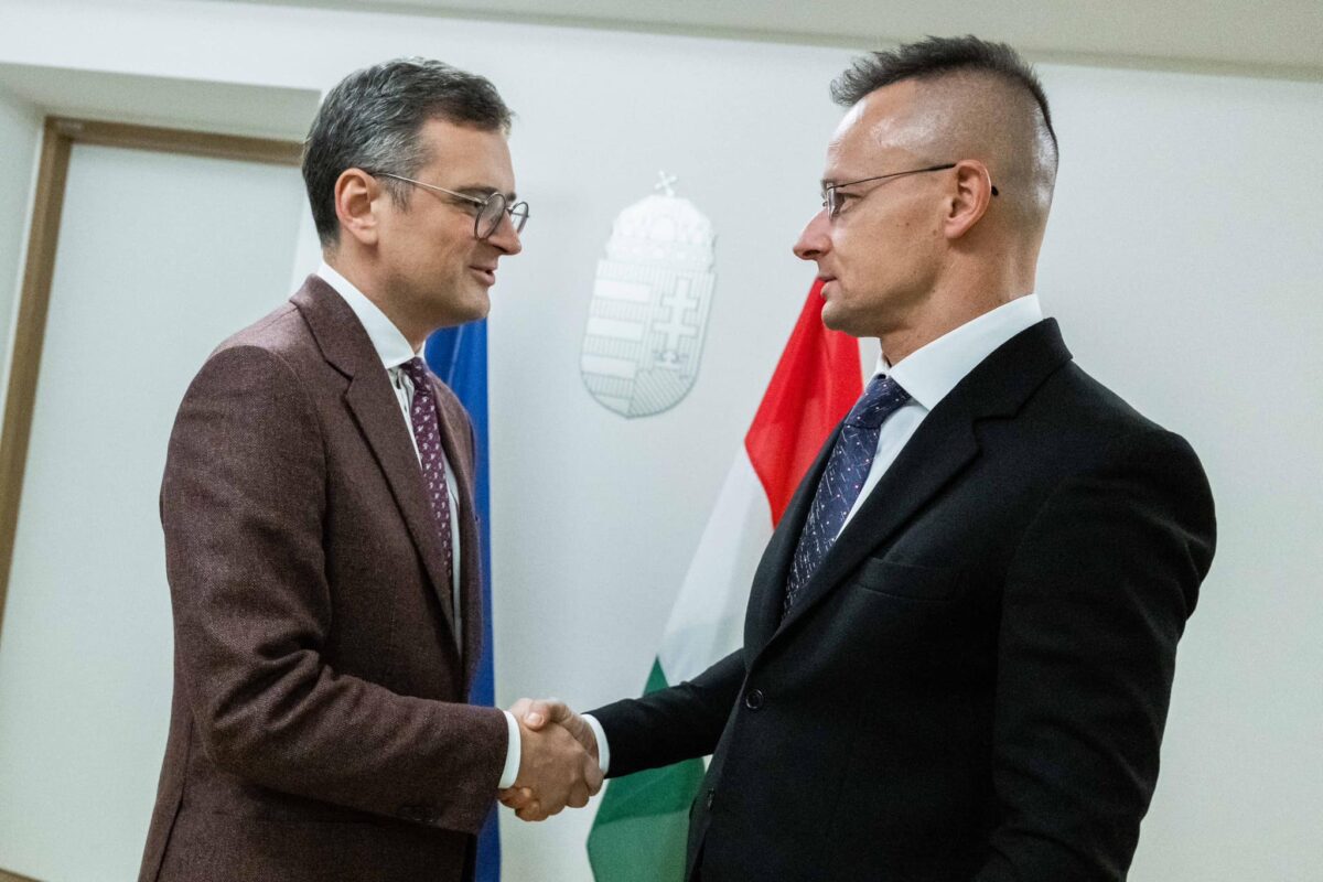 Кулеба и Сийярто. Фото: armyinform.com.ua