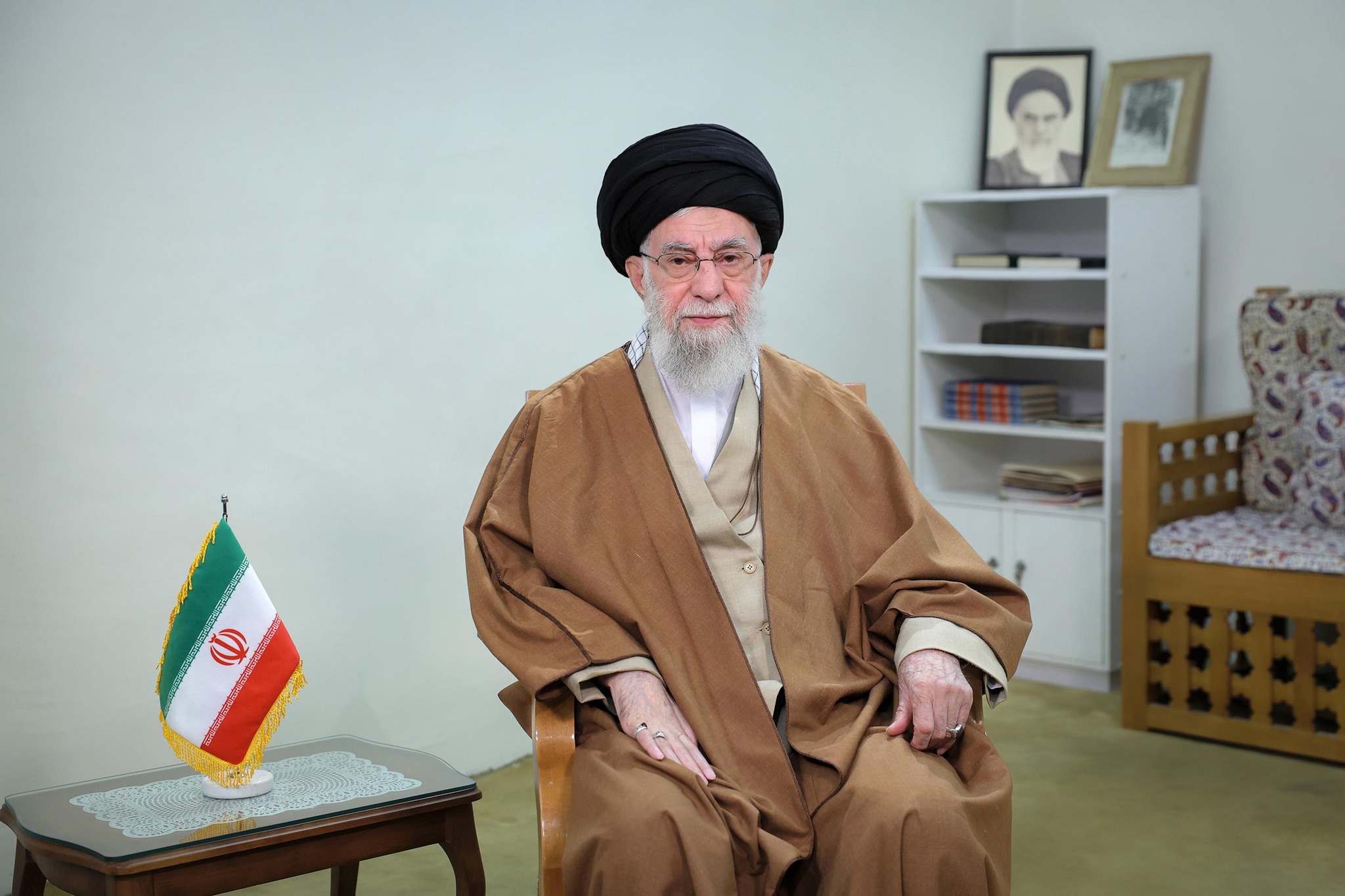 Аятола відповів Трампу. Фото: facebook.com/Khamenei.ru
