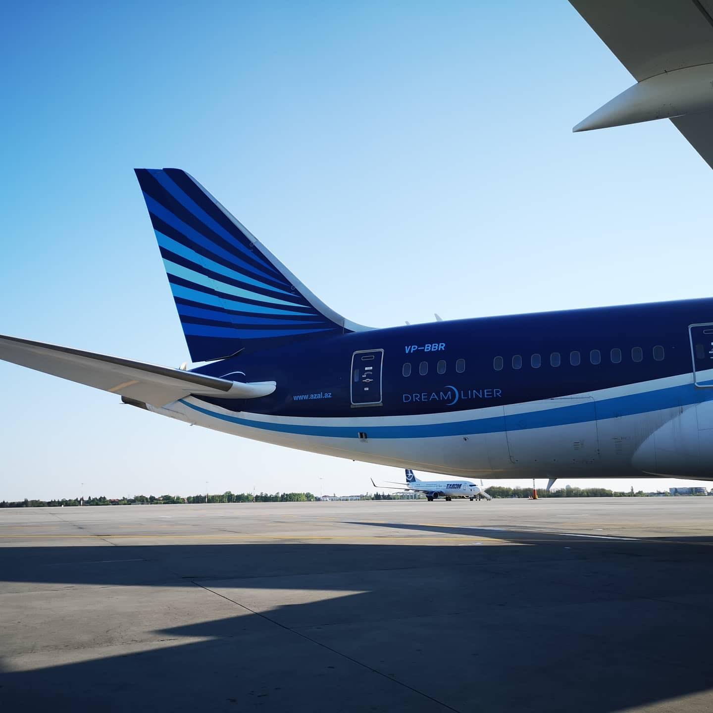 Самолет принадлежит азербайджанской авиакомпании. Фото: facebook.com/AzerbaijanAirlines