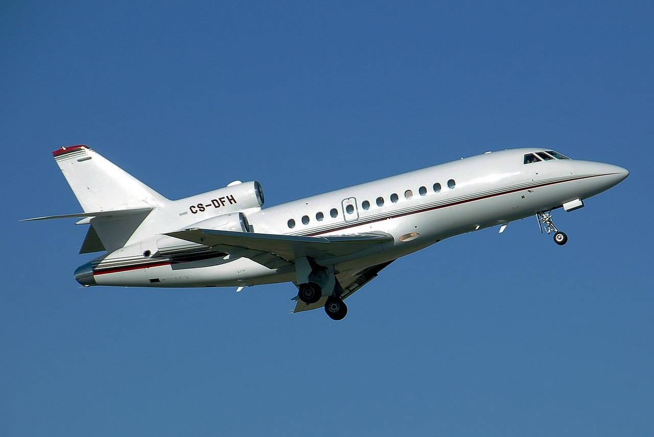 Янукович летает на Dassault Falcon 900C. Фото: Википедия