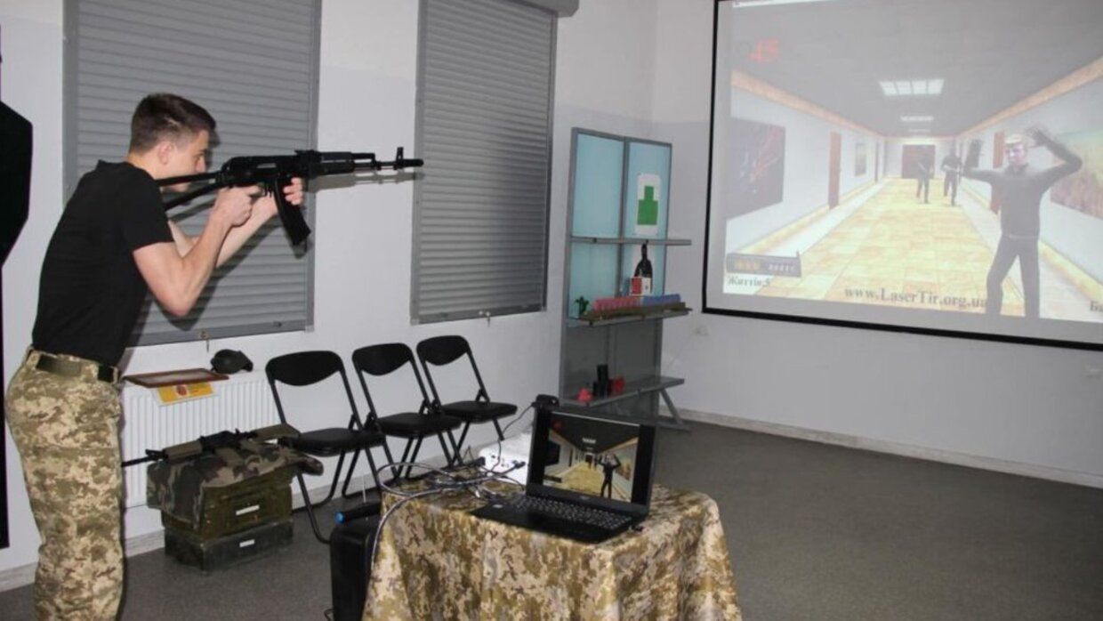 Школьников начнут учить теории и практике военного дела. Фото: 24 канал