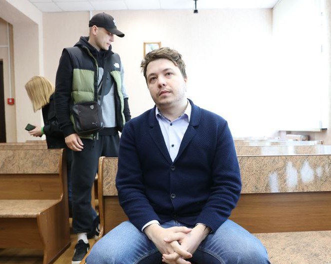 Рыбе в пруду грозит массовый мор. Скриншот из видео