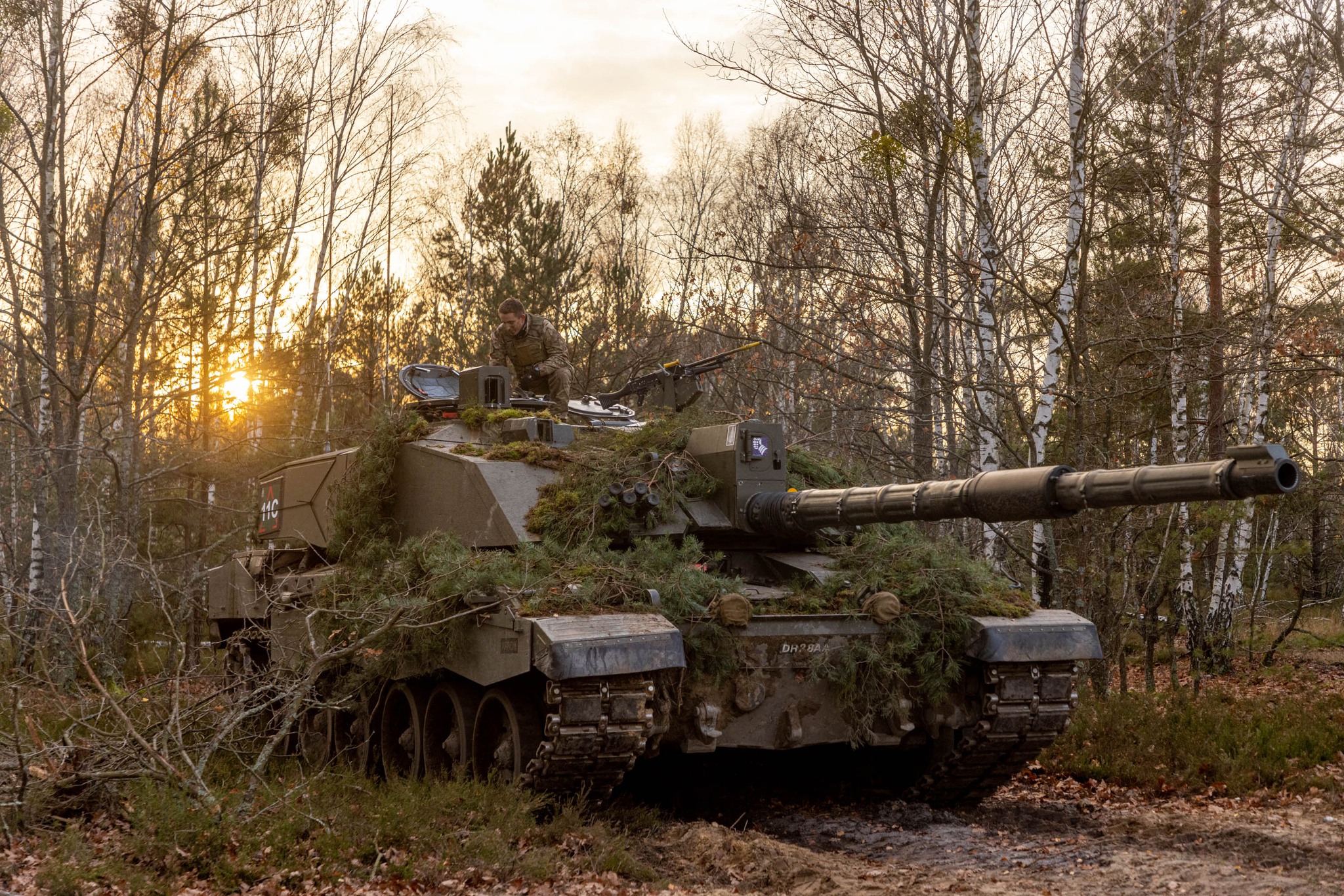 Украинской армии передали танки Challenger 2 из Британии. Фото: Facebook