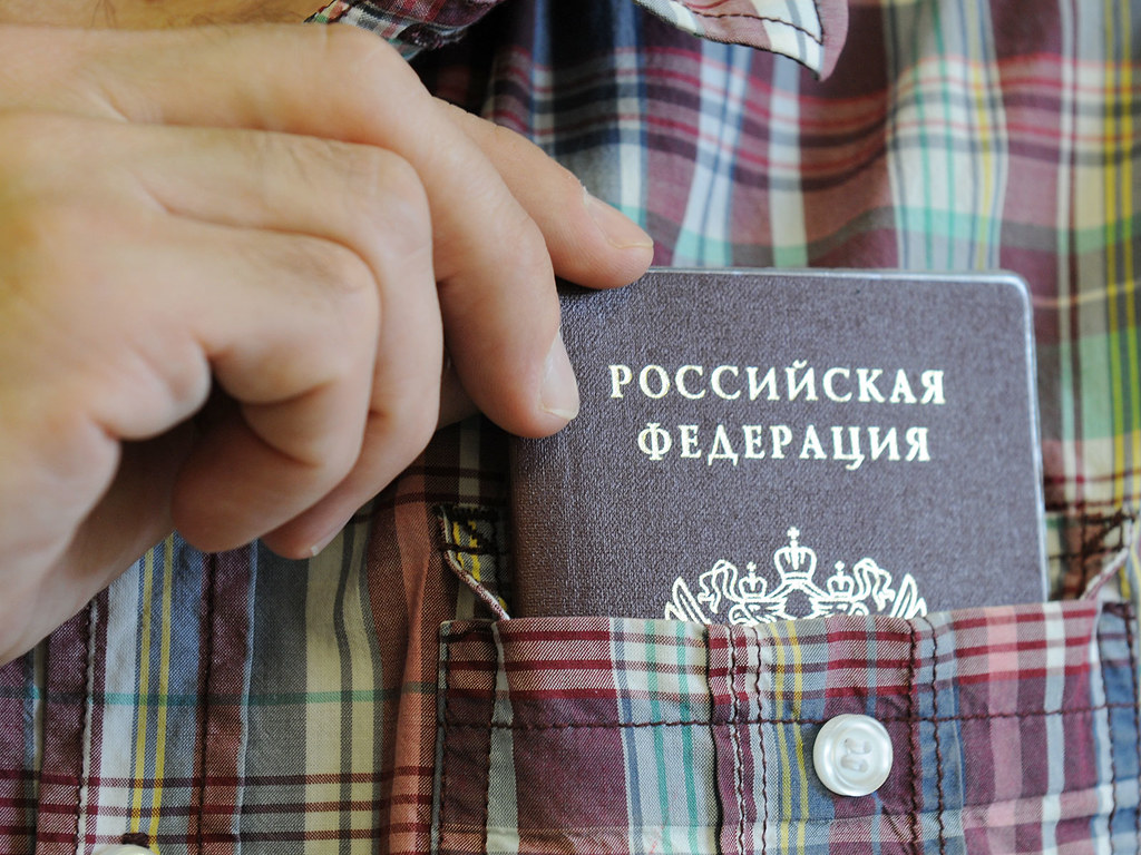 От жителей оккупированных территорий с паспортом РФ требуют писать заявление о нежелании иметь украинское гражданство. Фото: Flickr