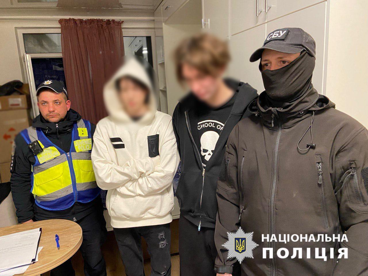 Задержание молодых людей, слушавших российскую музыку на столичном Подоле. Фото: полиция