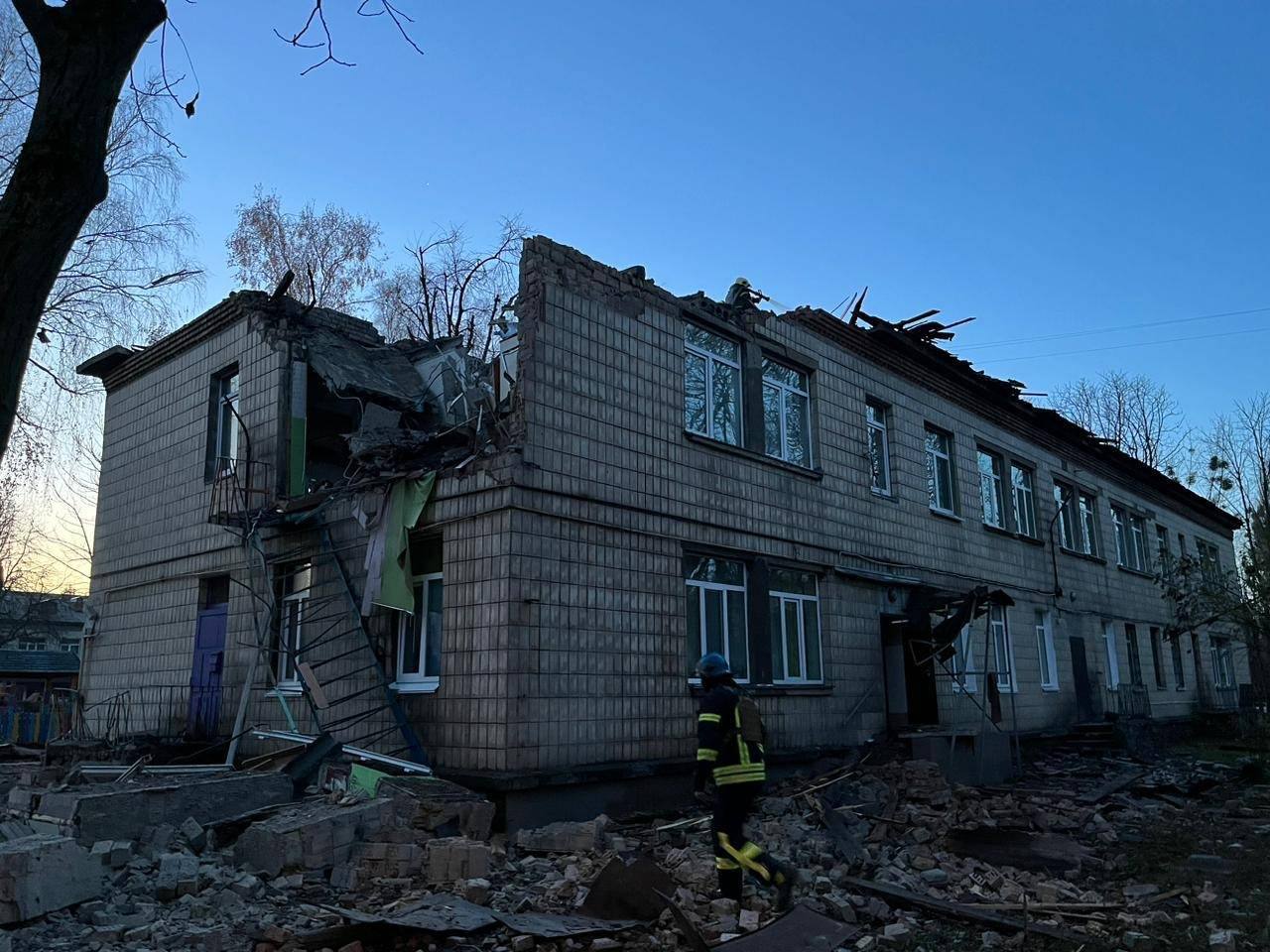 Последствия атаки РФ в Киеве. Фото: КГВА