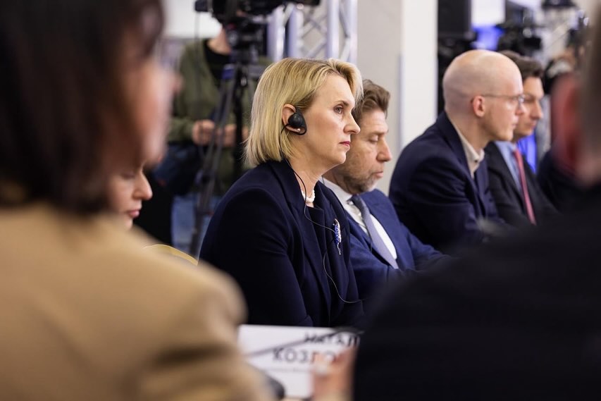 Бриджит Бринк уходит в отставку. Фото: instagram/usambkyiv/