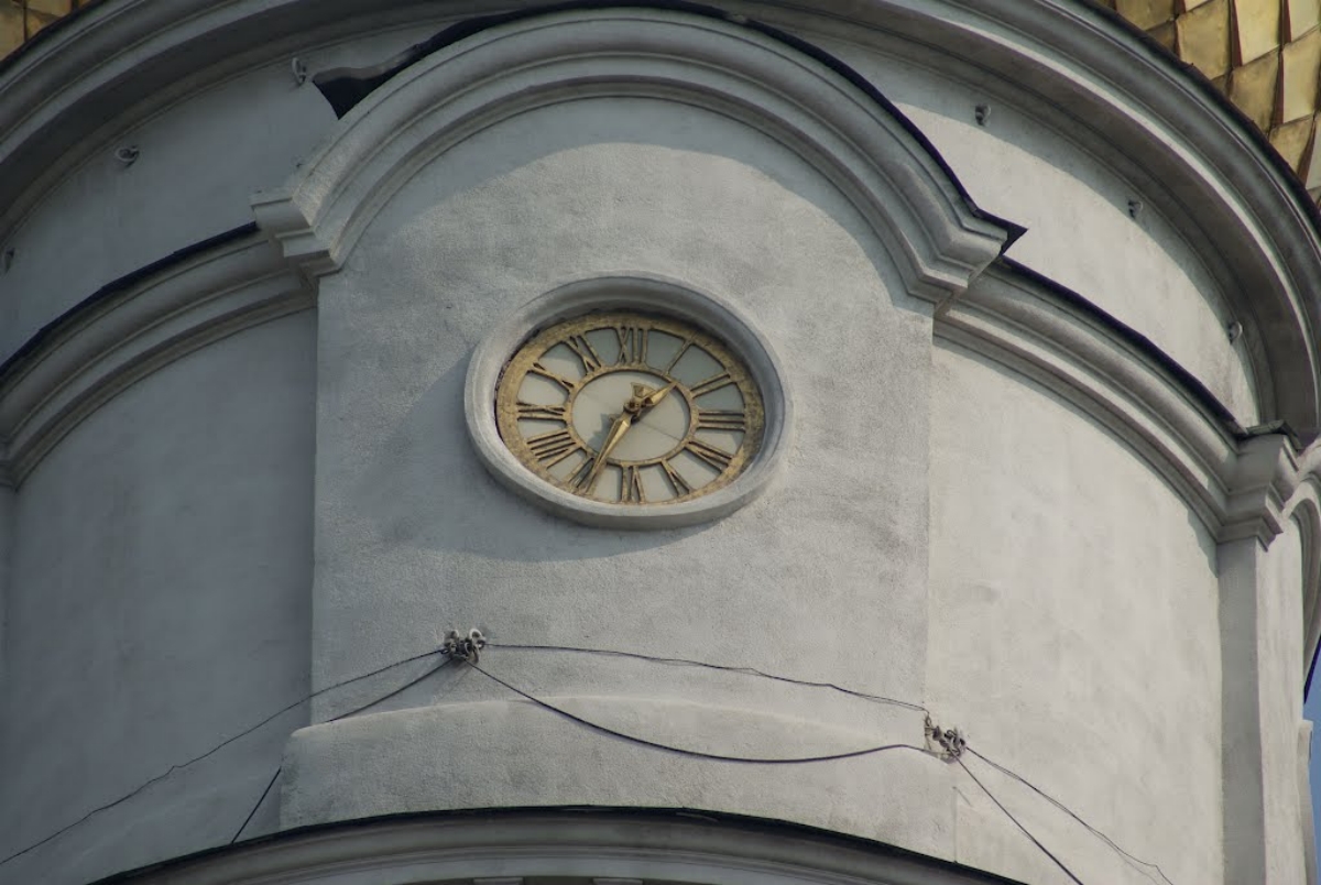 В Украине больше не будут переводить часты. Иллюстративное фото - kharkovgo.com