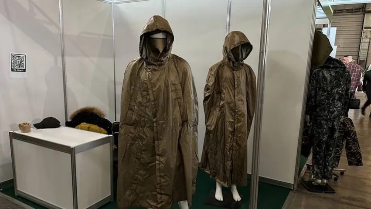 РФ внедряет в войска маскировочные плащи. Фото - Телеграм